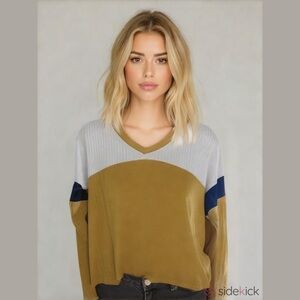 SO Cozy Tee Colorblock V-Neck Long Sleeve Top. Size: Large.